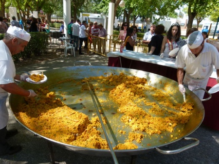 Reparto de la paella