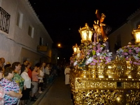 Fieles ante el paso de Jesús del Perdón