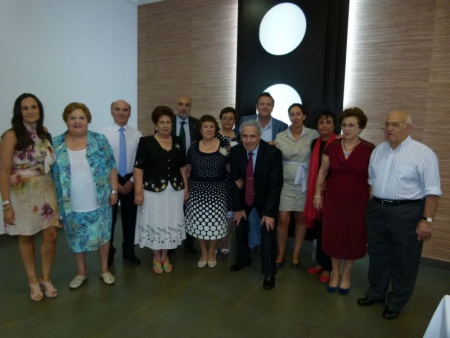 García Ferrer, junto a autoridades locales, miembros del Consejo de Mayores y personal del Centro de Mayores