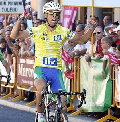 Pedro Merino con el maillot amarillo de la Vuelta a Toledo