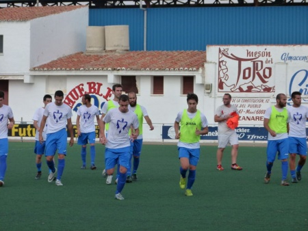 Calentamiento del Manzanares CF antes de su partido con el Madridejos