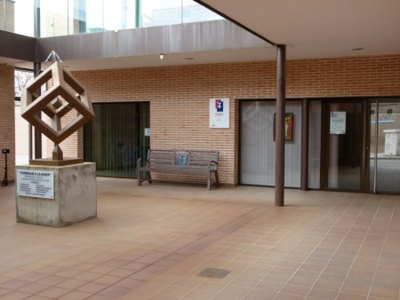 Entrada del Centro de la Mujer