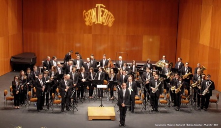 Saludo de la banda en el concierto del pasado domingo. Foto: AMC Julián Sánchez-Maroto