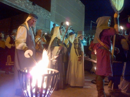 Inicio de la procesión de las antorchas. Foto: Manzanares Medieval