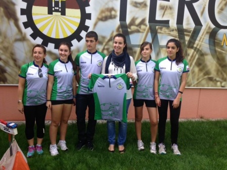 La concejal de Deportes presentó la nueva equipación del Manzanares-O.