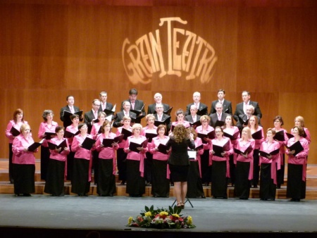 Actuación de la Coral "Mater Assumpta" durante el encuentro 2014