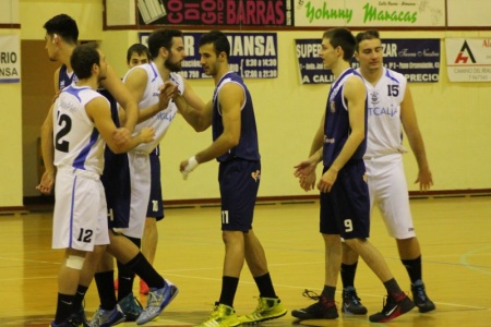 Saludo entre ambos equipos. Foto: almansadeportes.es