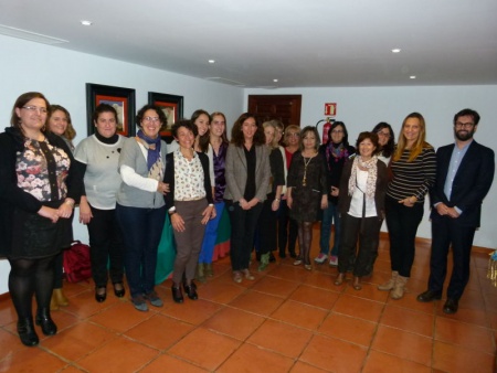 Foto conjunta de participantes con organizadores