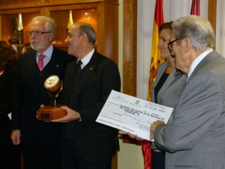 Entrega del premio al hermano Julián Sánchez, director de la Fundación Juan Ciudad