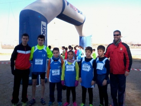 Participantes de la Escuela de Triatlón con sus monitores