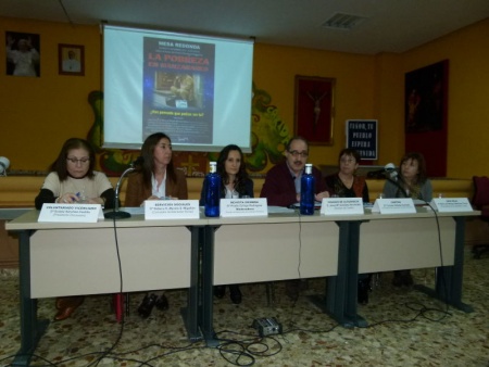 Rebeca Sánchez-Maroto, segunda por la izquierda, durante la mesa redonda organizada por "Siembra"