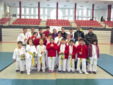 Participantes de la Escuela de Judo de Manzanares en el torneo de Puertollano