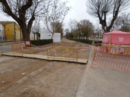 Fase inicial de las obras de adecuación del caz del Azuer