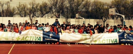 Los participantes, junto al alcalde y a la concejal de Deportes de Manzanares