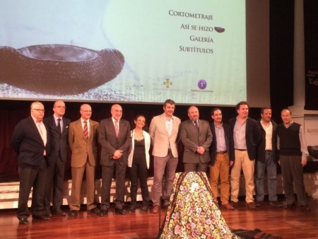 Foto de familia tras la presentación del corto en Sevilla