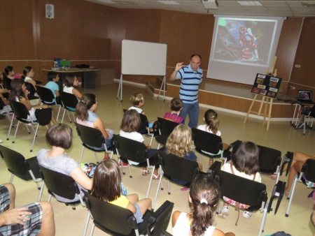 José Luis Olmo, durante el taller "El color en los animales"