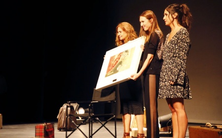 Lola Baldrich, Verónica Larios y Míriam Rodríguez en la entrega del Premio Escena