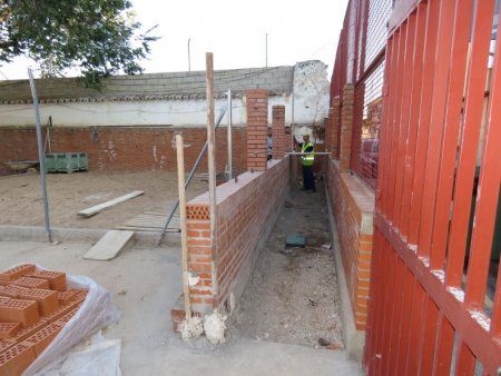 Obras del nuevo vallado del colegio "Altagracia"