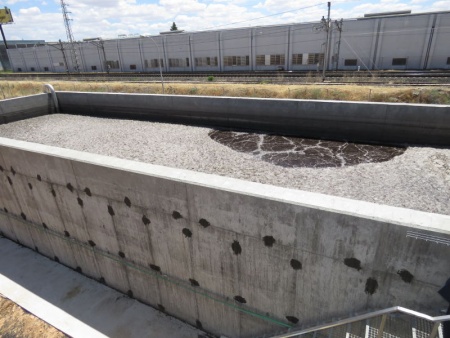 Tanques de depuración construidos por una de las empresas del Polígono de Manzanares