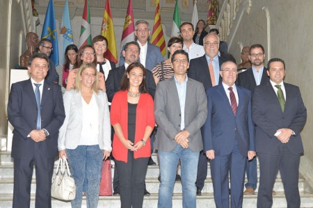 Foto conjunta de los firmantes del convenio