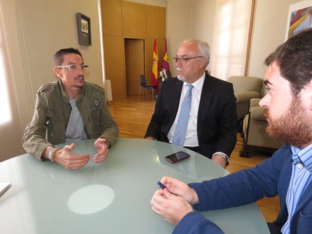 Pérez Taboada junto a Julián Nieva y Pablo Camacho durante su reunión