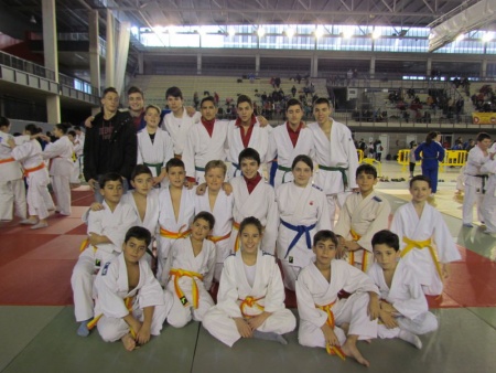 Competidores de la Escuela de Judo en la fase de deporte escolar