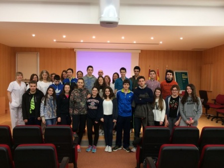 Alumnos del IES Azuer en la visita al Hospital de Manzanares