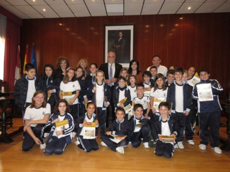 Visita del Colegio San Jose al Ayuntamiento de Manzanares