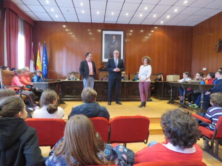 Alumnos del Colegio Altagracia en su visita al ayuntamiento