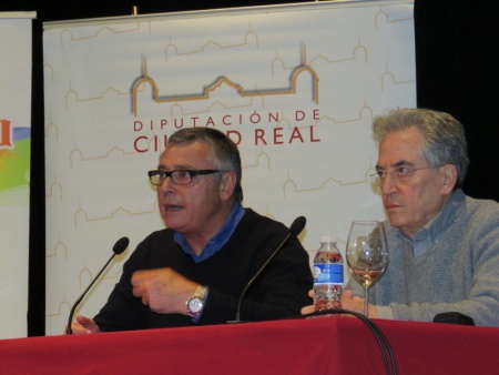 Robinson, junto a Román Orozco, durante su conferencia en la Escuela de Ciudadanos