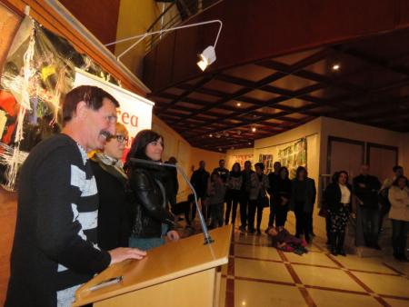 Blas Sánchez, durante la inauguración, junto a las concejalas Silvia Cebrián y Gemma de la Fuente