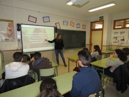 Sesión del taller "Las trampas del amor" en el IES "Sotomayor"