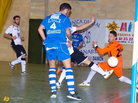 Jugada del Manzanares FS-Rivas de la pasada temporada, que acabó 1-7. Foto: José A. Romero
