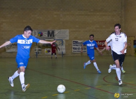 Lance del partido ante el Rivas. Foto: José A. Romero