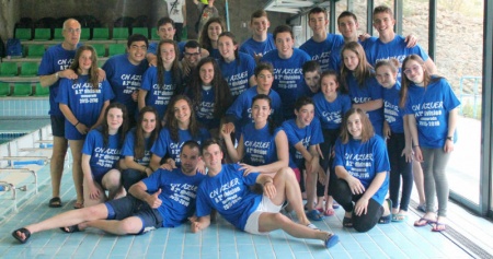 Equipo del Club Natación Azuer que ha ascendido de categoría