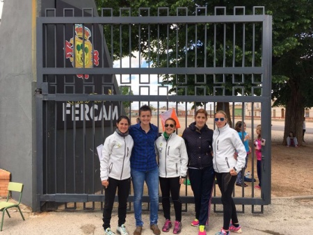 Esther Nieto-Márquez, concejala de Deportes, junto a las organizadoras