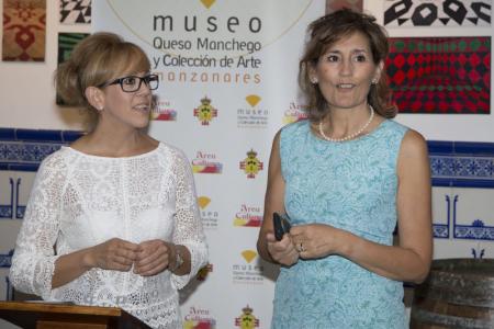 Silvia Cebrián, concejala de cultura y Cuco García en la inauguración de la exposición