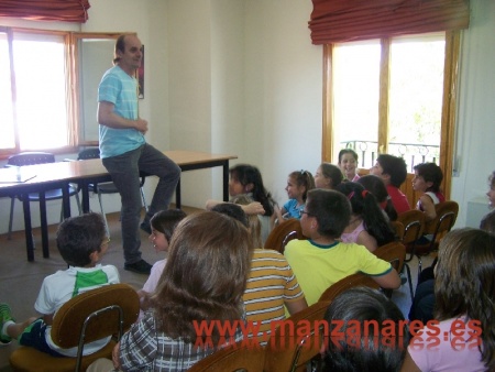 Pepe Maestro en el encuentro con el alumnado del Colegio Divina Pastora