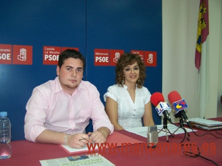 Beatriz Labián y Pablo Camacho en su comparecencia con la prensa