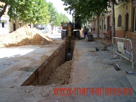 Obras de mejora de la red de saneamiento en la calle Toledo