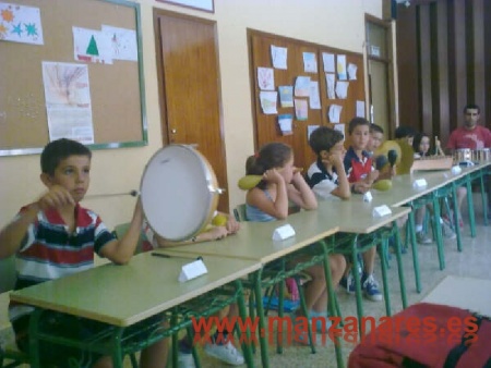 Niños participando en las actividades