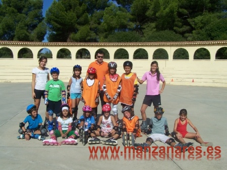 Participantes en la Escuela de Patinaje