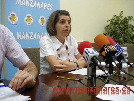 Beatriz Torres presenta el programa de fiestas