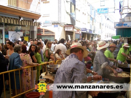 Las migas populares se celebran en la Calle Empedrada