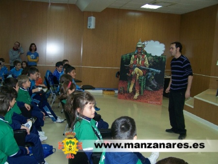 Pablo Albo durante el encuentro con escolares