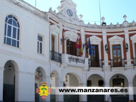 Fachada del Ayuntamiento de Manzanares