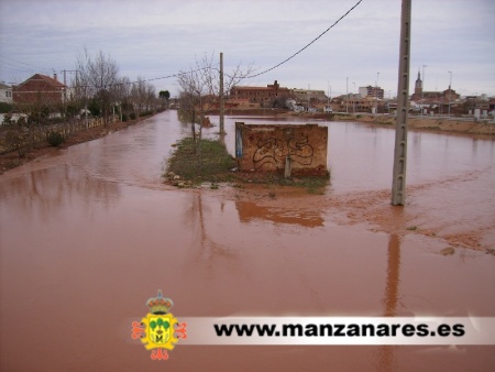 Río Azuer con Manzanares al fondo a mediodía del 25 de diciembre 2009