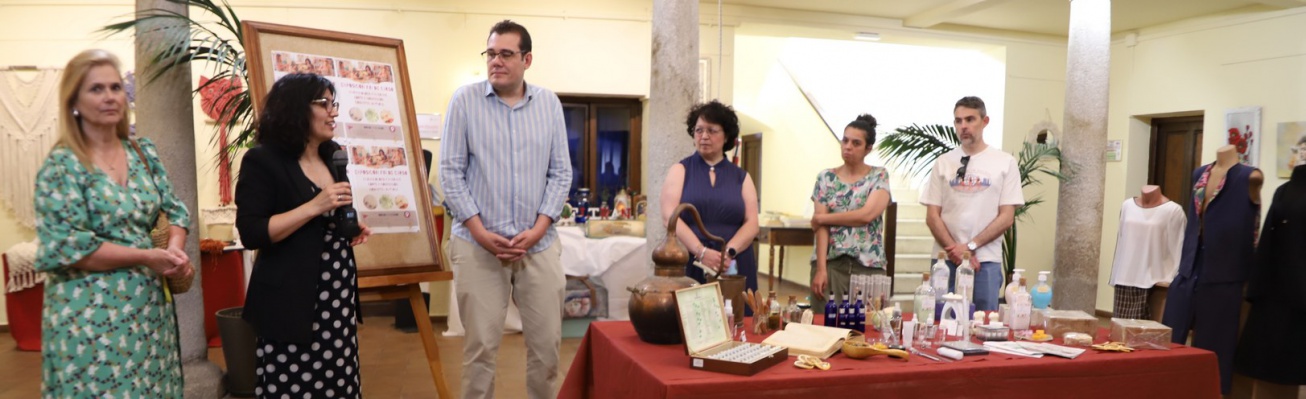Inauguración exposición manualidades, corte y confección y cosmética natural UP (fin de curso 2025-26)