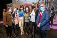 Blanca Fernández y Manoli Nieto junto a la delegación manzanareña