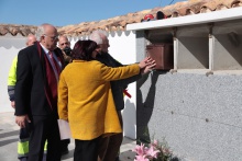 Acto de entrega de los restos de seis republicanos asesinados por el franquismo en Manzanares